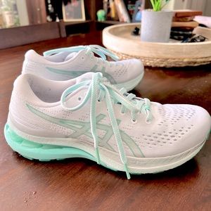 Asics Gel Kayano 28 white/oasis green womens size 8 sneakers